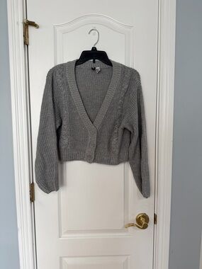 H&M Gray Cropped Cable-Knit V-Neck Cardigan